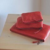ジップポーチ（ フルベジタブルタンニングレザー ）Mサイズ　レッド