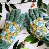 緑の葉〜編み込み模様のスマホ対応手袋