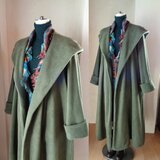 魔法使い♥超軽量 ビッグフード ローブコート♥カーキ♥アンチピリング加工 ふんわり上質フリース