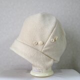 魅せる帽子☆飾りボタンが可愛い♪あったかウールニットのクロッシュ～オフホワイト