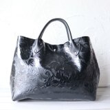 光沢エンボスが映える本革トート（ブラック）自立・大容量・白ステッチ 11261