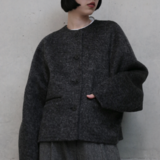 熟練の職人が一点一点手縫いで仕立て上げた、冬の特別なウールショートコート　251130-1