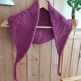 アフガン編みのミニ三角ショール（フードスカーフ）