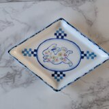 うさぎ柄白い角皿【左向き】