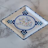 うさぎ柄白い角皿【右向き】