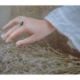 『星と白い馬』羊毛画とヴィンテージビーズの指輪