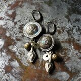魔法陣の様なoldアフガンメタルパーツとペイズリーパーツ、鈴のピアス