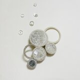 【２個ｾｯﾄ  縁ーenー】手刺繍　軽いつけ心地のブローチ  LホワイトとSシルバーb012