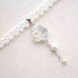 【受注製作】レジンアート　凹凸モチーフとタティングレースとサテンリボンのチョーカー〈舞花〉（シルバー）