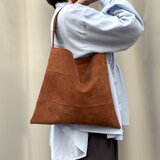 ピッグスエードのワンハンドルバッグ　Mサイズ  ライトブラウン