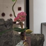 陶器製 花器 辰砂と青磁のコントラストが美しい一輪挿し 鱗の様なデザインと金のアクセントが華やか 花入