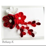 七五三・卒業式に◆大きくて可愛いつまみ細工の髪飾り(下がり付き)◆白×赤×えんじ色の自分でもママでも簡単につけられるつまみ細工