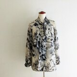 『新作』リボンタイのパフスリーブシアーシャツ　おしゃれ着　プリント　柄物