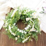 爽やかなスズランのナチュラルリース