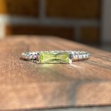 ペリドット　8×3　ロングプリンセスカット　2点留め　シルバーSV925リング