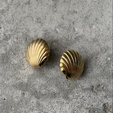 Vintage 70s-80s USA retro gold tone shell earring