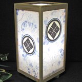 ◆『際立つ四ツ目』家紋の宿り木／至福の灯かり・心温まるひと時／25-59／LED･桧枠造・ラミネート加工・軽量／