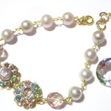 アイリスガラスとウランガラスビーズのフラワーブレスレット