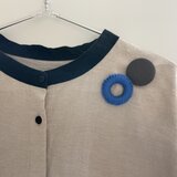 【丸と輪っか】軽いつけ心地のブローチセット　チャコールグレーとブルー