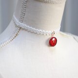 【受注製作】レジンアート　ラウンドモチーフとタティングレースとサテンリボンのチョーカー〈夜の椿〉