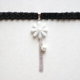 【受注製作】レジンアート　お花とタティングレースとベルベットリボンのチョーカー〈雪花〉
