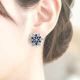 紙のつまみ細工 1gのピアス 「 白と紺の菊/ダリア 2cmサイズ 」 チタン製 軽い ネイビー ★金属アレルギー対応