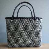 モノトーンのグラデーションが美しく際立つバイアスチェック柄クラフトバンドハンドバッグ クリスマスプレゼント　ギフト 大容量大きめ