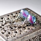 キャンディーの様なフランスヴィンテージビーズと隠しブルービーズのピアス