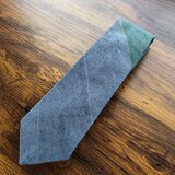 灰色と緑の影彩