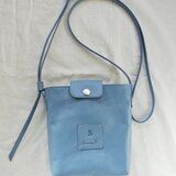 うさぎスカル、ブルーのポシェット。