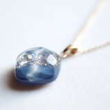 レジンアート　鉱物ペンダント〈胸の潮騒〉