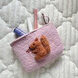 赤リスさんとナナカマドのポーチ