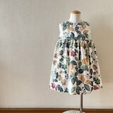 【100サイズ・ボタンのみ】子供　浴衣地ひかえめフレアーワンピース　注染可愛い草花（ベージュ地に秋色）