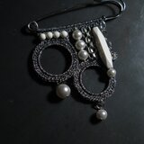 バランスminiブローチ(ブラックラメ）