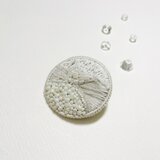 【印象に残るブローチ　ーenー】かろやかなつけ心地 L約4㎝白　ホワイトb016