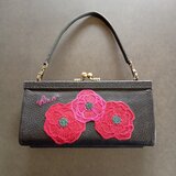 【受注制作】イタリアンレザーの手刺繍入りガマグチ長財布（浮足口金）