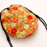 満開の桜を楽しむミニポーチ