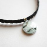 【受注製作】レジンアート　ラウンドモチーフとタティングレースとベルベットリボンのチョーカー〈氷れる湖〉