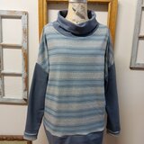 ゆったりニット❤️デザインボーダーニットの首ゆったりタートルネックのドルマントップス　水色グレー（サイズL〜L L）