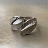Vintage 90s-00s USA retro mode silver tone bangle
