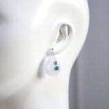 レジンアート　ドロップピアス〈白雪と花〉