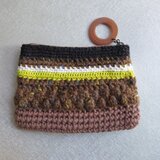 手編みカラフルボーダーニットポーチ(ブラウン＆ブラック）