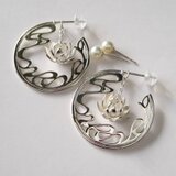 【月夜に咲く睡蓮と流水の４WAYシルバーピアス　淡水パールの輝き】