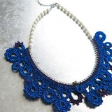 編みモチーフと白珊瑚のマグネット留めネックレス