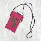 手刺繍スマホショルダー　つゆ草　テントウムシ