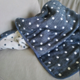 ネイビードット柄6重ガーゼのブランケット *72x106cm