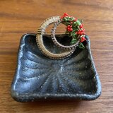 【南天　手刺繍のブローチ】福となす 赤い実 金茶色