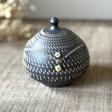 飛び鉋のボンボニエール（蓋物）