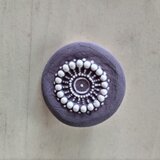 ヴィヴィッドなブローチ・紫（Ｍ）