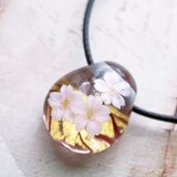 桜のとんぼ玉ガラスペンダント(薄ピンク）